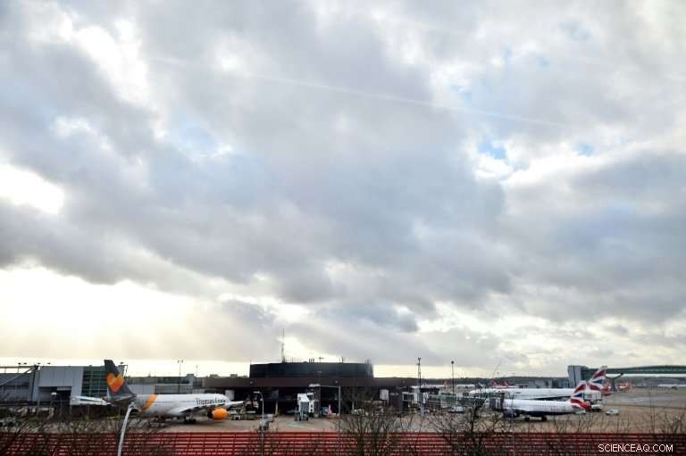 Police Evaluate Shooting Down Drone That Grounded Gatwick Flights