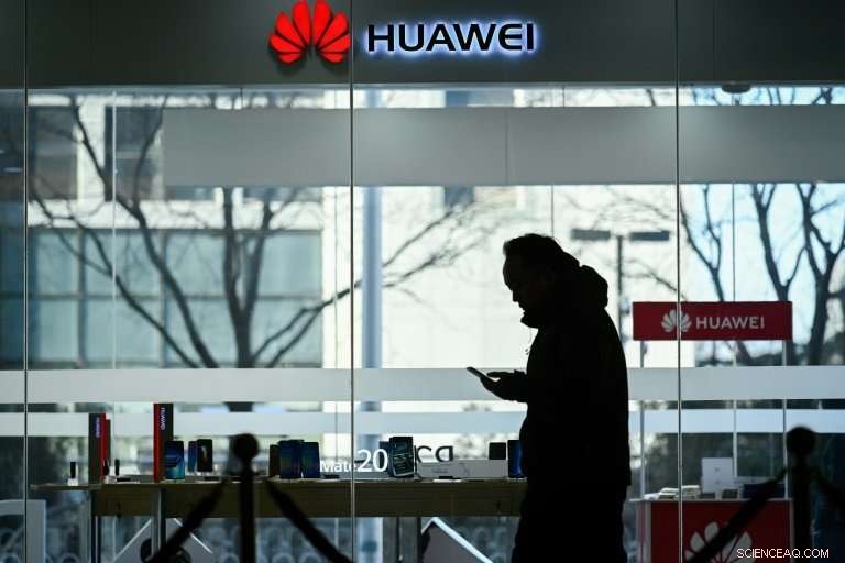 China Companies Subsidize Huawei Phones to Show Solidarity Amid Geopolitical Tensions