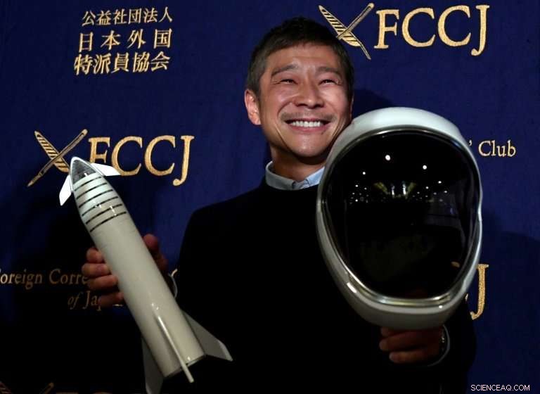 Japanese Billionaire Claims His $10,000 Cash Giveaway Tweet Became the Most Shared Online