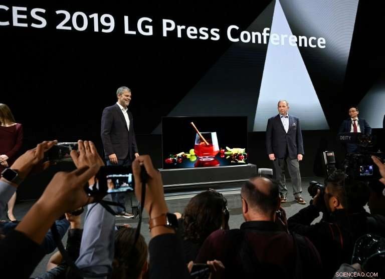 Tech Companies Thrive as Flexible Displays Revolutionize the Market