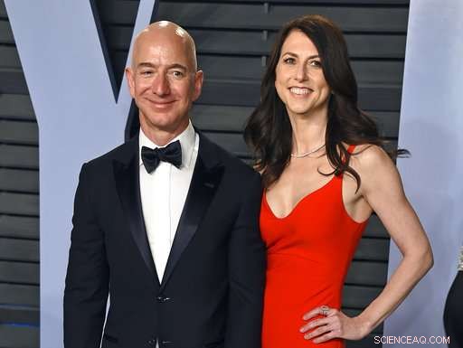 Jeff Bezos and MacKenzie Bezos Announce 25-Year Divorce