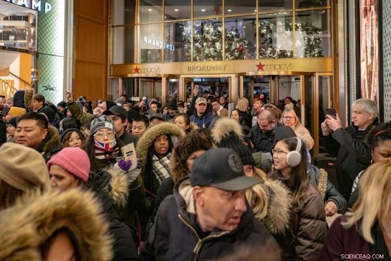 Rising Costs Undermine US Retailers  Holiday Profit Gains