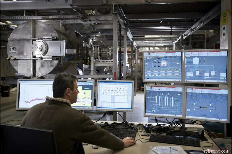 Harnessing Haptic Displays to Enhance Data Perception in Control Rooms