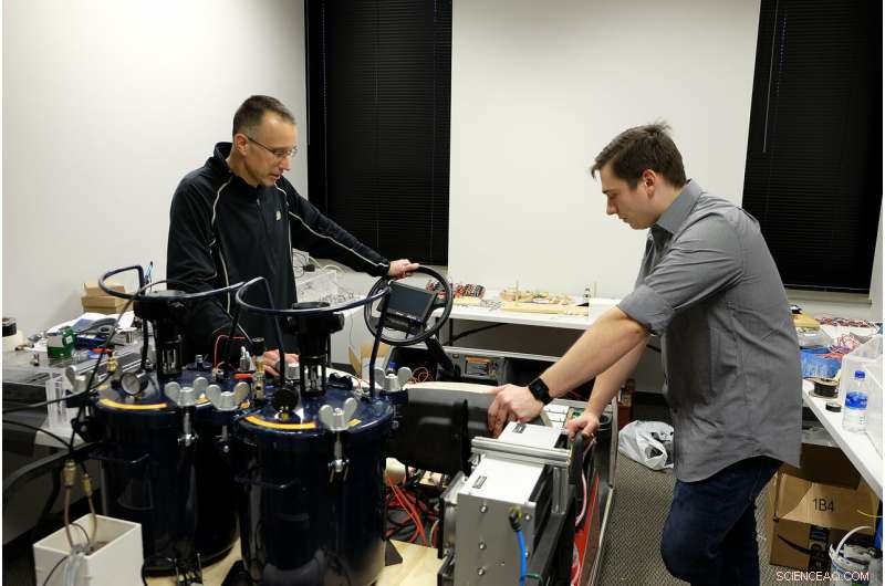 New Refillable Battery Tech Could Power Electric Cars for 3,000 Miles