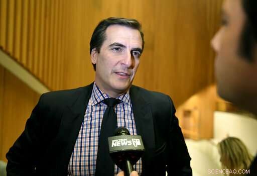 New York Governor Criticizes Amazon Opponents as Company Reconsiders Deal