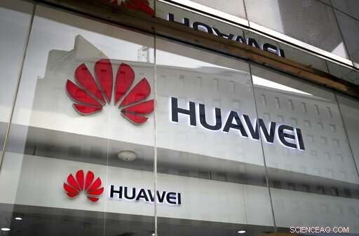 UK Weighs Moderate Huawei Policy as US Moves Toward Ban