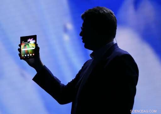 Samsung Revitalizes Smartphone Demand with Innovative Flex Display