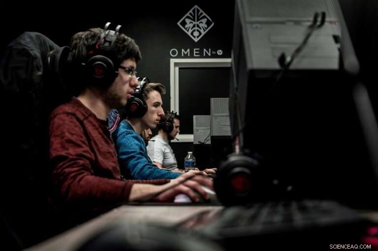 Smartphone Manufacturers Turn to Gaming to Drive Sales Growth