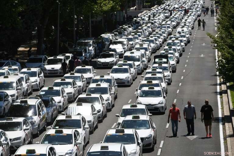 Cabify Resumes Operations in Barcelona Amid Regulatory Pushback