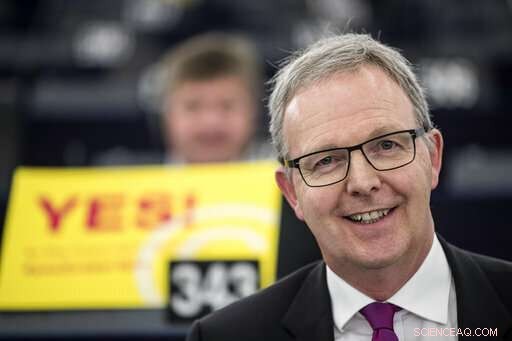 EU Parliament Approves Copyright Bill to Hold U.S. Tech Giants Accountable