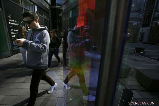 Apple vs. Netflix: The Rising Streaming Battle Reshaping Big Tech