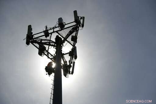 Envisioning 5G: Learning from the Evolution of Wireless Technology