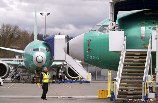 Boeing Orders & Deliveries Decline Amid 737 Max Grounding