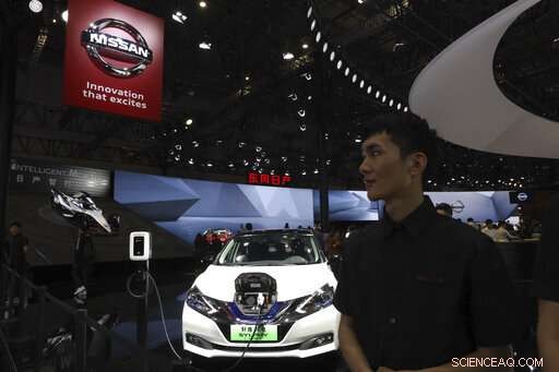 EV Makers Attract Chinese Buyers with Extended Range and Premium Features