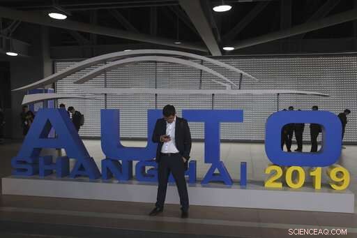 EV Makers Attract Chinese Buyers with Extended Range and Premium Features