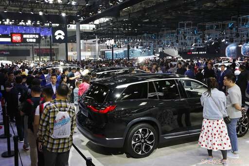 EV Makers Attract Chinese Buyers with Extended Range and Premium Features