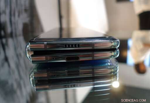 Samsung s New Folding Phones Show Early Durability Issues