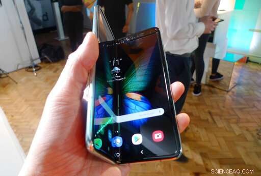 Samsung s New Folding Phones Show Early Durability Issues