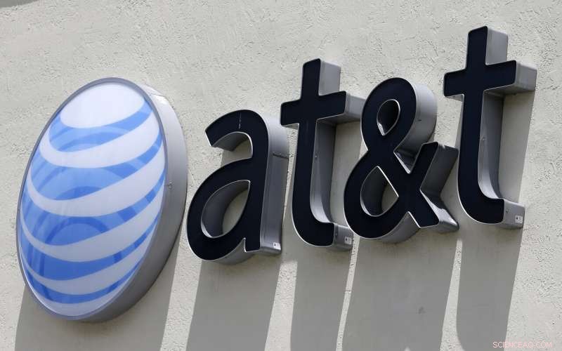 AT&T Shares Drop as TV Subscriber Losses Surge