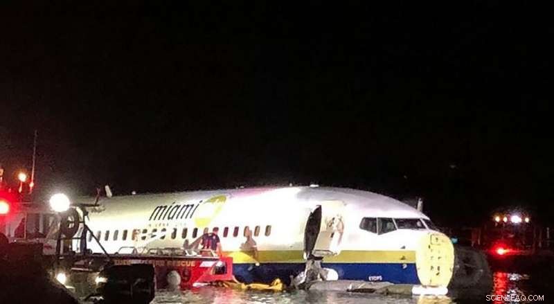Boeing 737 Skids into Florida River During Storm; All 143 Passengers Evacuated Safely