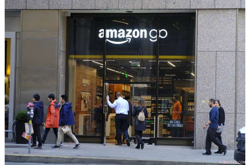 Amazon Opens First Cash‑Accepting Go Store, Expanding Retail Innovation