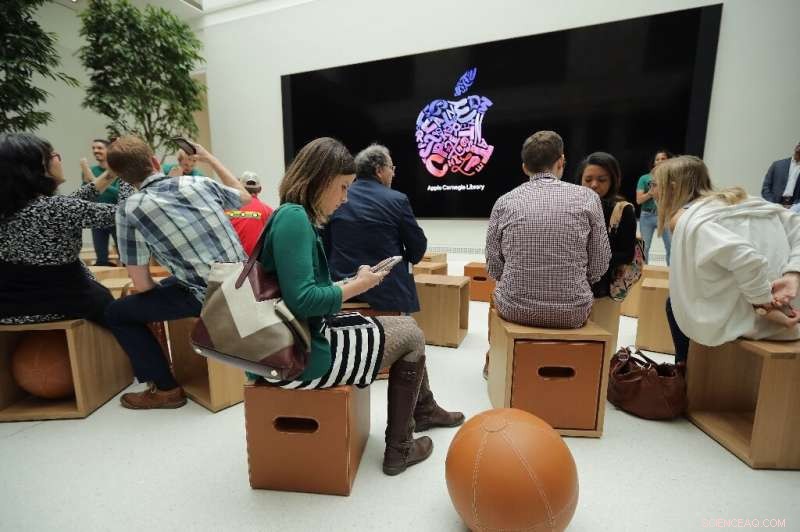 Apple Unveils Its Largest Retail & Museum Hybrid in Washington, D.C.