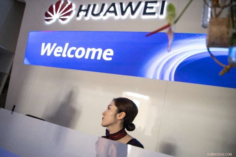 Dutch Intelligence Investigates Huawei for Alleged Chinese Surveillance