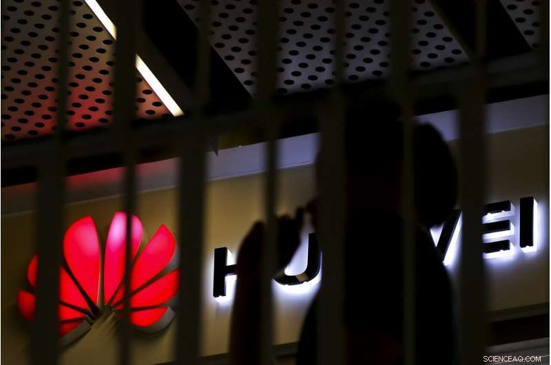 U.S. Delays Huawei Ban, Giving Tech Industry Time to Adapt
