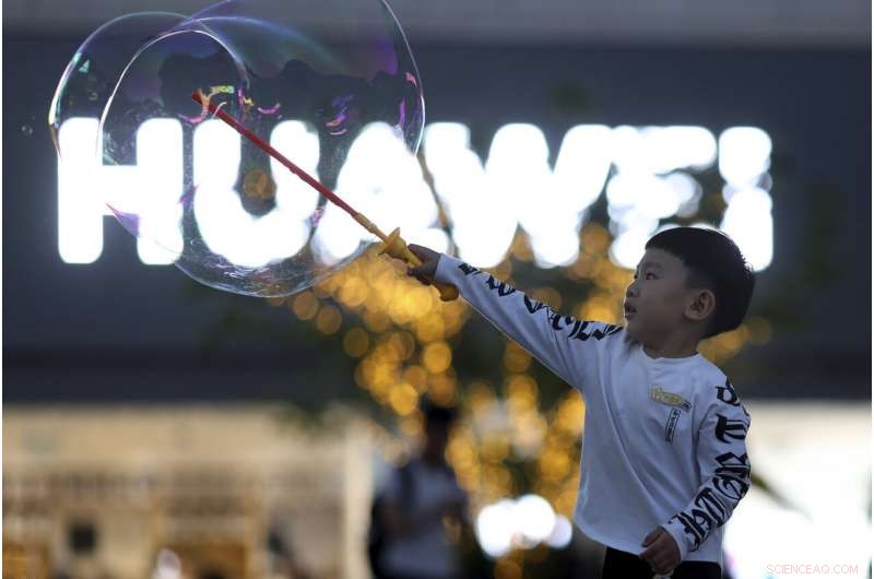 Huawei Claims US Sanctions Are Ineffective, Seeks Dialogue with Google