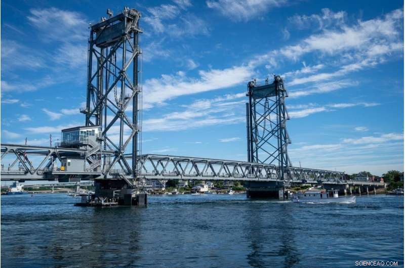 Smart Sensors Transform Memorial Bridge into a Self‑Diagnosing Living Infrastructure