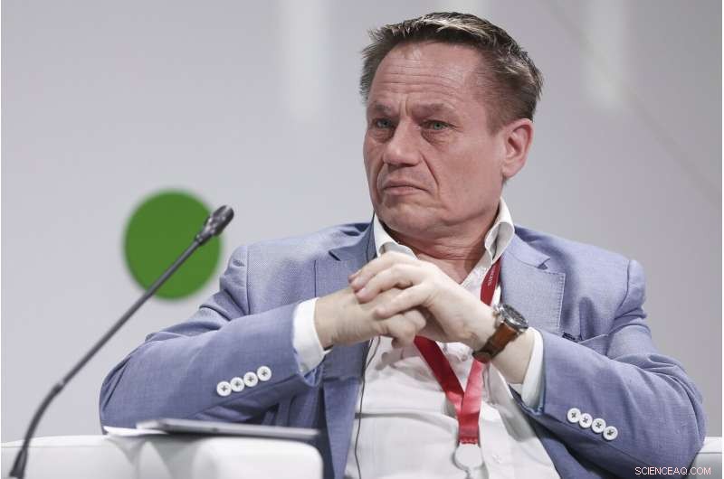 Facebook Blocks Huawei From Pre-Installing Apps on Phones