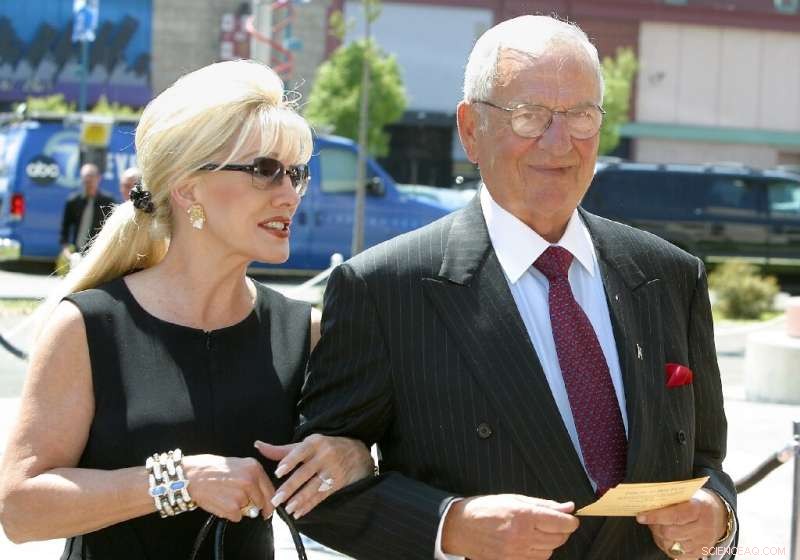 Lee Iacocca, Auto Industry Legend, Dies at 94