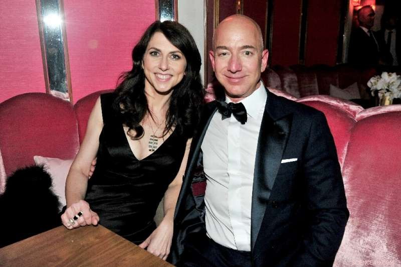 Jeff Bezos Finalizes Divorce with $38 B Settlement, Bloomberg Reports