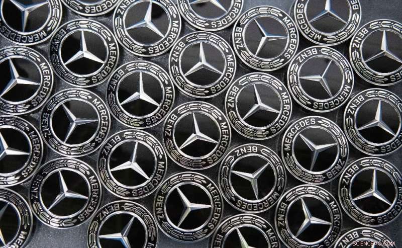 Daimler Cuts 2019 Profit Forecast Amid Q2 Loss