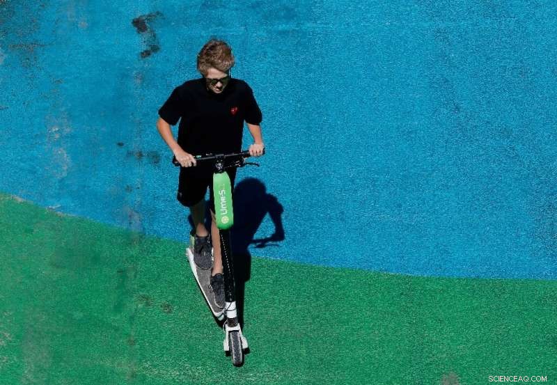 Paris Roads Adapt as Two-Wheelers Dominate Traffic