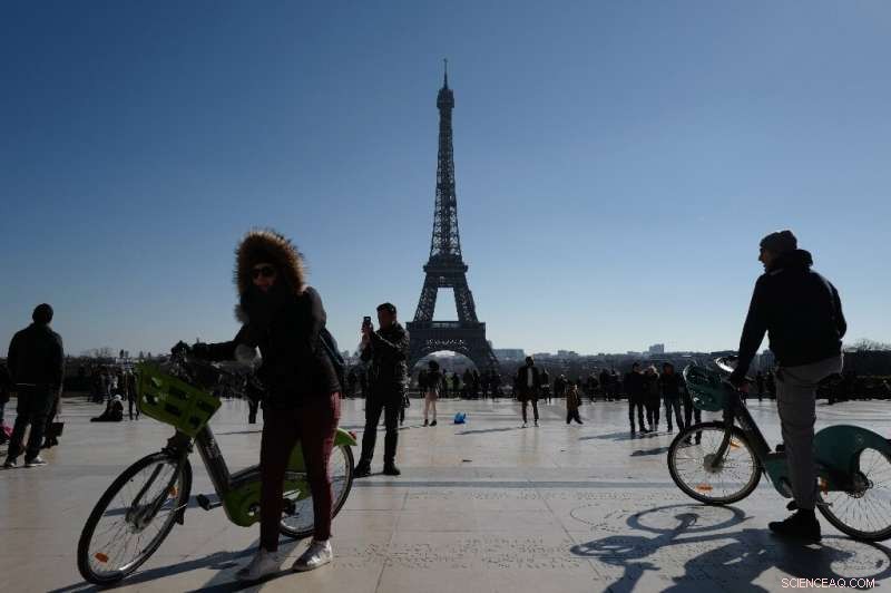 Paris Roads Adapt as Two-Wheelers Dominate Traffic