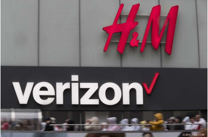 Verizon Gains Cellphone Subscribers as Q2 Profit Declines