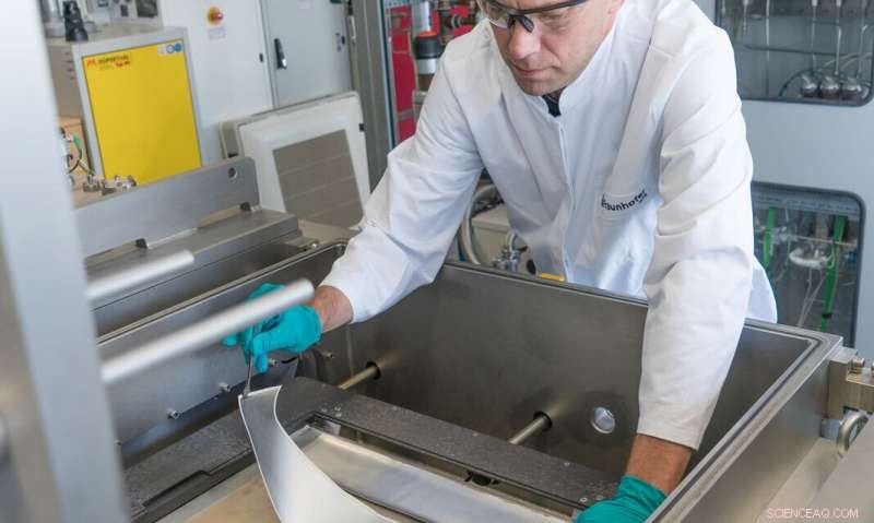 Harnessing Solar Energy with Advanced Textile Photovoltaic Technology