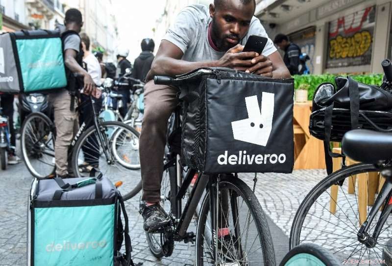 French Deliveroo Cyclists Call for One-Day Boycott Over Pay Dispute