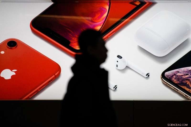 Apple Loses Additional Market Share in Declining Smartphone Sector