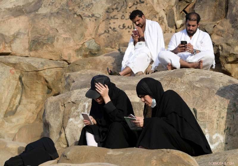Digital Faith: Pilgrims Embrace Technology to Enhance the Hajj Experience