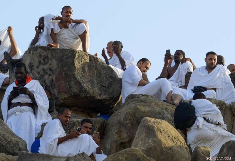 Digital Faith: Pilgrims Embrace Technology to Enhance the Hajj Experience