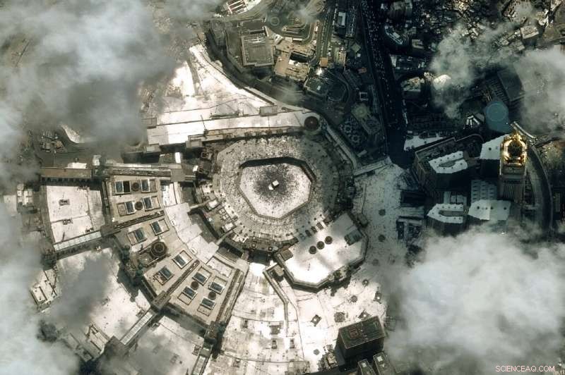 Digital Faith: Pilgrims Embrace Technology to Enhance the Hajj Experience