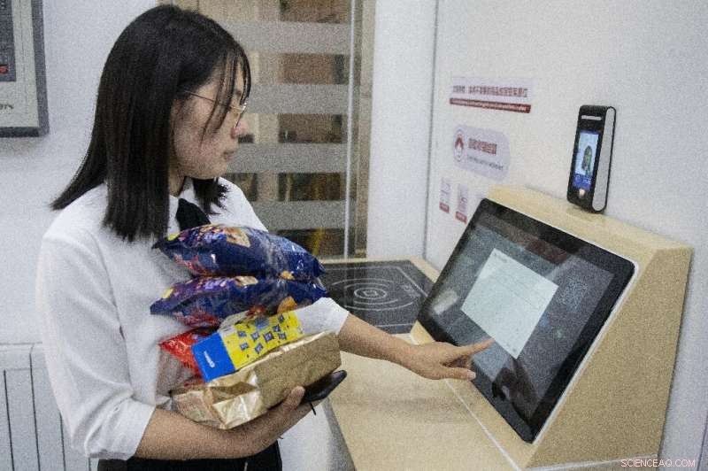 China’s Shoppers Embrace Facial Payments, Driving a Cashless Future