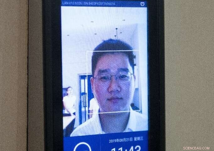 China’s Shoppers Embrace Facial Payments, Driving a Cashless Future