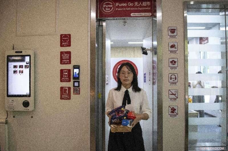 China’s Shoppers Embrace Facial Payments, Driving a Cashless Future