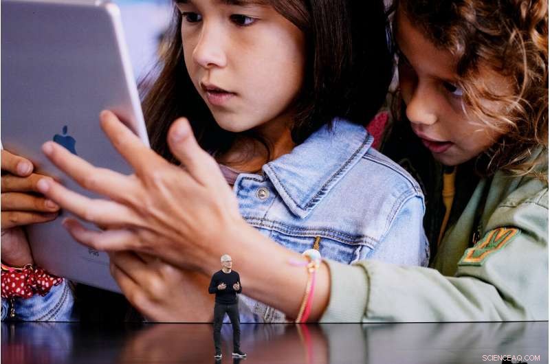 Apple Launches $5/Month Streaming Service to Compete with Netflix