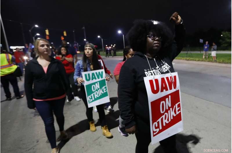 Auto Workers Strike Against GM Over Contract Dispute