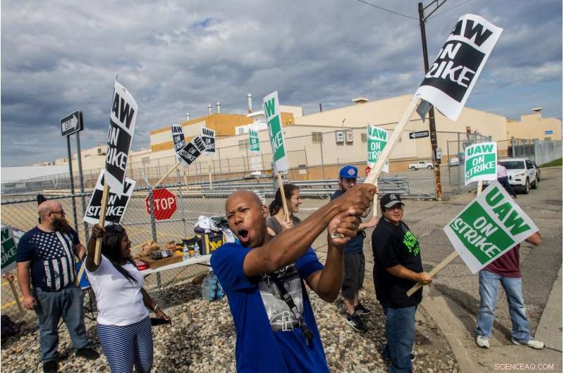 Auto Workers Strike Against GM Over Contract Dispute