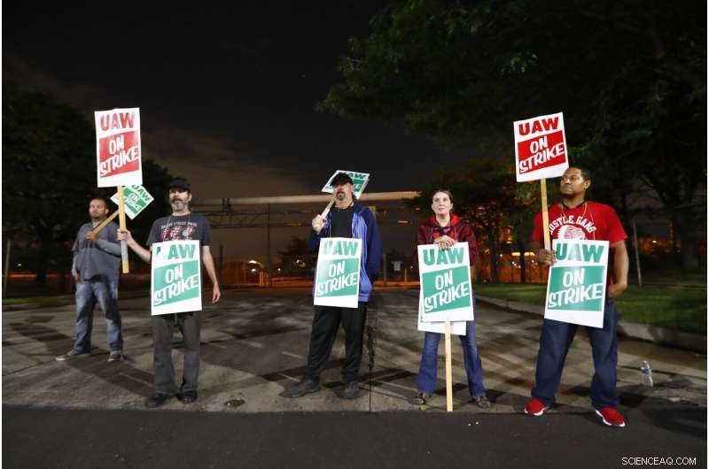 Auto Workers Strike Against GM Over Contract Dispute